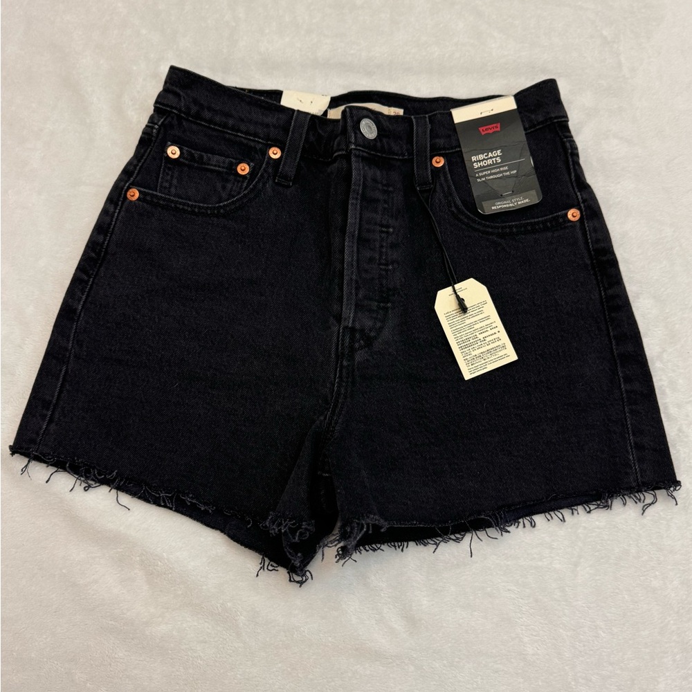 Levi’s NWT Black Ribcage Jean Shorts size 26, Super High-Rise, slim through hip